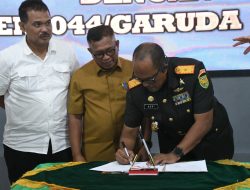 Dukungan Program Pemerintah Danrem 044/Gapo Tanda Tangan cetak Sawah