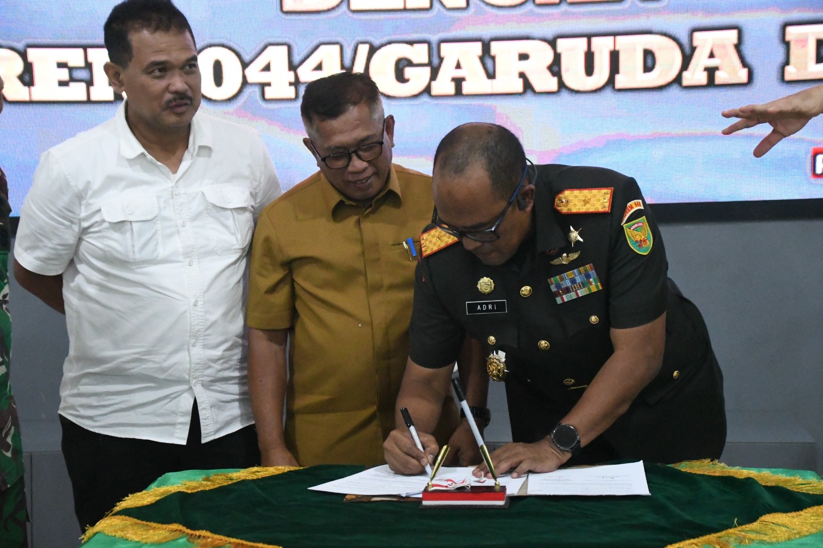 Dukungan Program Pemerintah Danrem 044/Gapo Tanda Tangan cetak Sawah 1