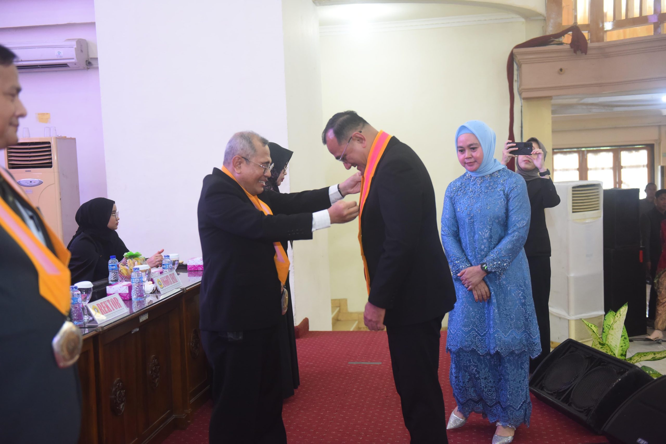 Raih Gelar Doktor, Edward Candra Tekankan Kolaborasi dan Ilmu Terapan untuk Kemajuan Sumsel 1