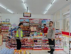 Polsek Buay Madang Timur Laksanakan Patroli Sambang ke Alfamart untuk Cegah Kriminalitas
