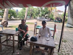 Babinsa Sialang Sertu Otong Sudrajat Perkuat Kemanunggalan TNI dan Rakyat Lewat Komsos