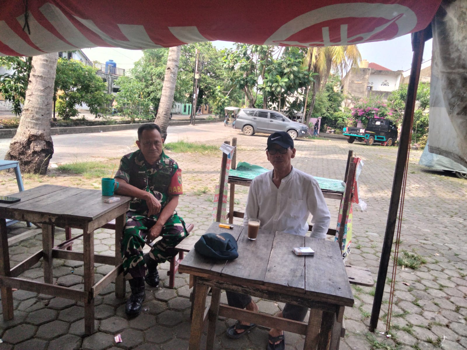 Babinsa Sialang Sertu Otong Sudrajat Perkuat Kemanunggalan TNI dan Rakyat Lewat Komsos 1