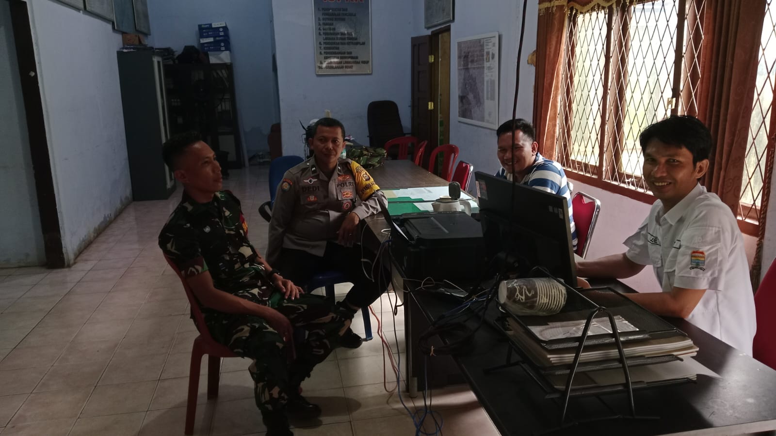 Babinsa 30 Ilir Sertu Maratoni Himpun Data Koperasi Kelurahan Merah Putih Bersama Perangkat Kelurahan 1