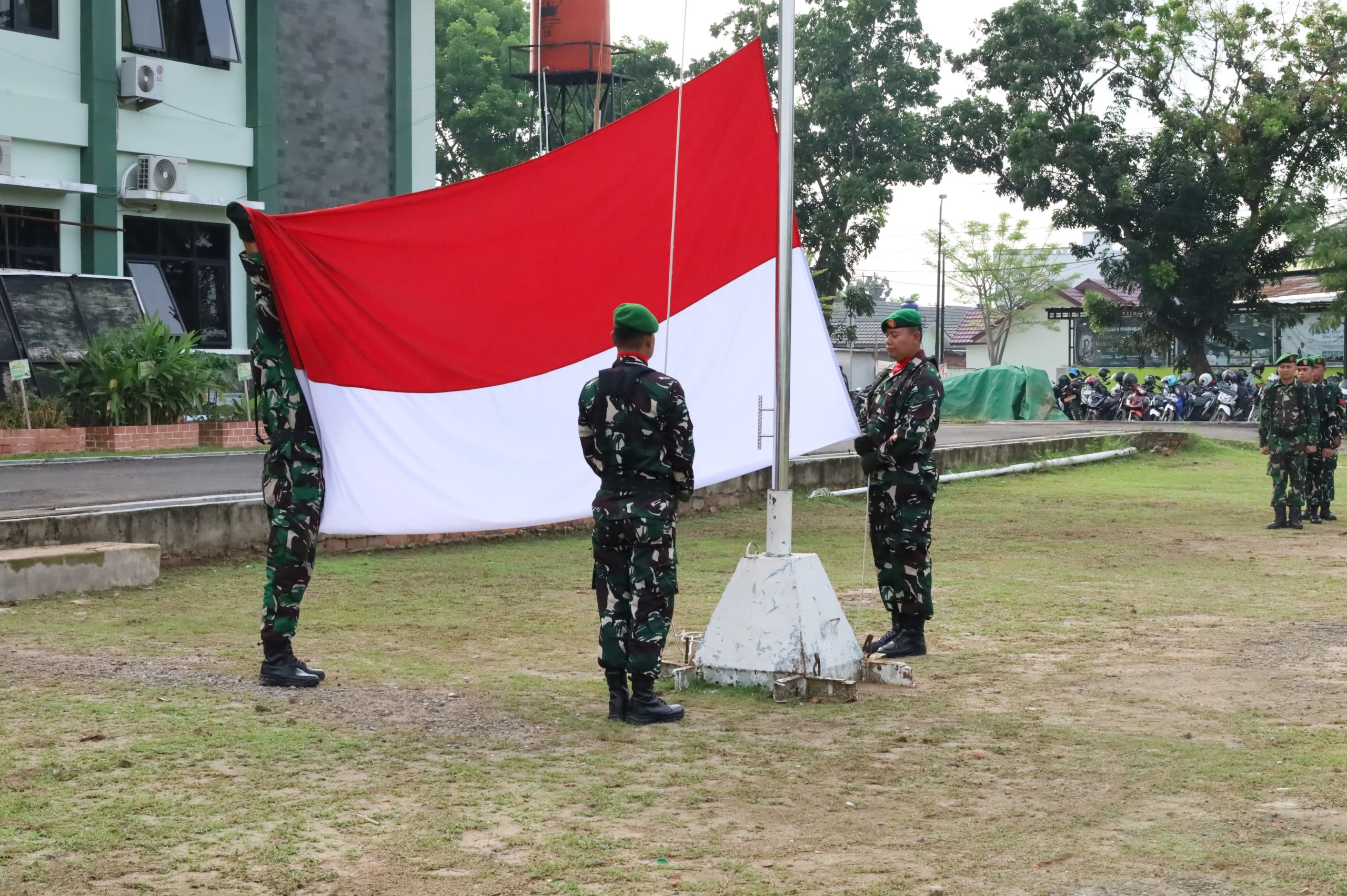 Kodim 0418/Palembang Gelar Upacara Mingguan,Mayor Inf Syafrullah Bertindak Sebagai inspektur Upacara 1