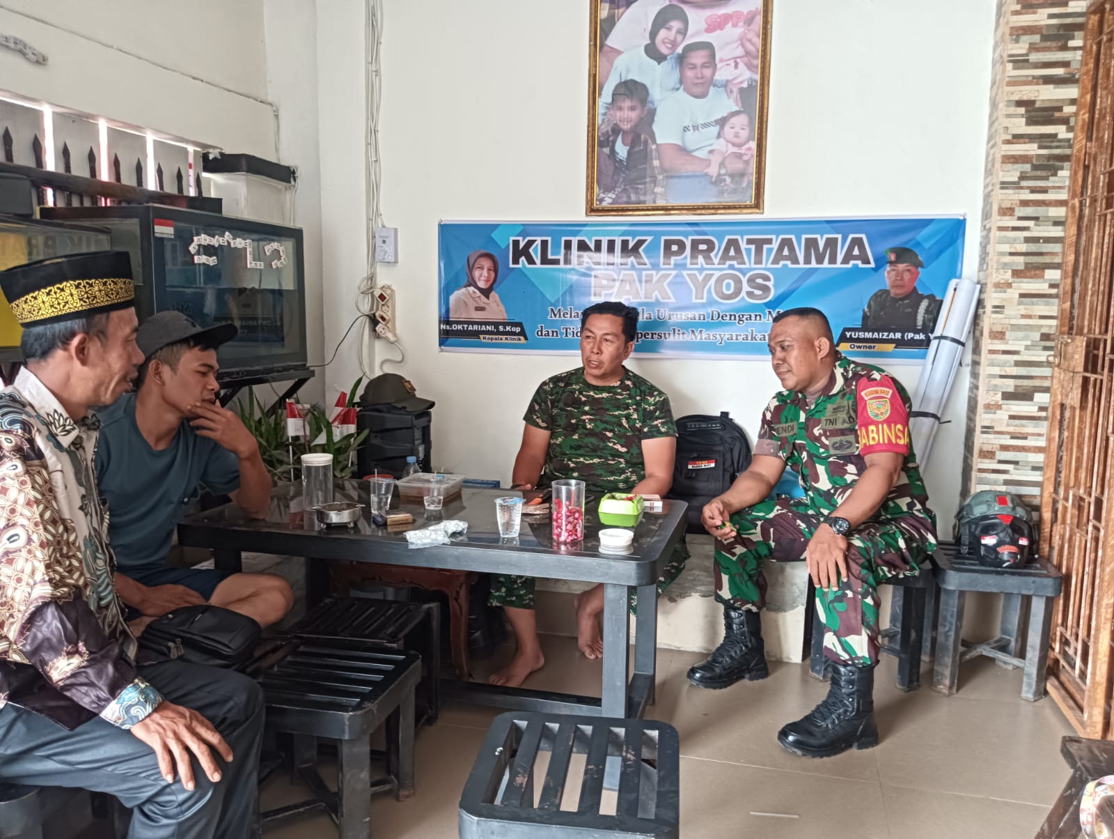 Babinsa Kelurahan Srimulya Jalin Komsos dengan Warga, Wujudkan Kemanunggalan TNI dan Rakyat 1