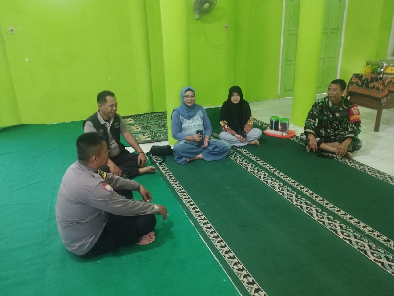 Babinsa Kelurahan 23 Ilir Laksanakan Komsos di Masjid Al-Muklisin, Ajak Warga Jaga Kebersihan dan Kerukunan 1