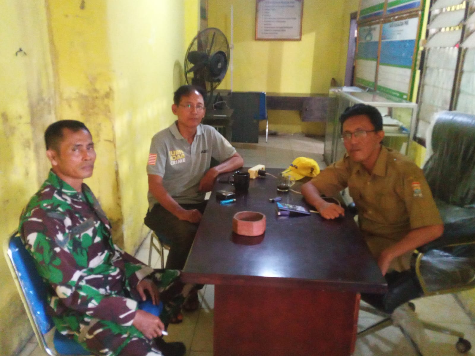 Babinsa Kelurahan 27 Ilir Gelar Komsos Bahas Keamanan Lingkungan 1