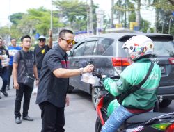 Peduli Sesama, HDCI Palembang Borong Makanan UMKM dan Bagikan 500 Paket Gratis untuk Warga