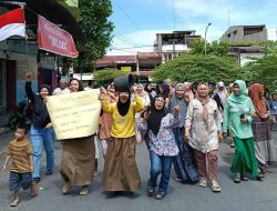 Pedagang Pasar Sentral Palopo Demo Tolak Retribusi Baru: “PNP Makin Sepi, Pembayaran Bertambah!”