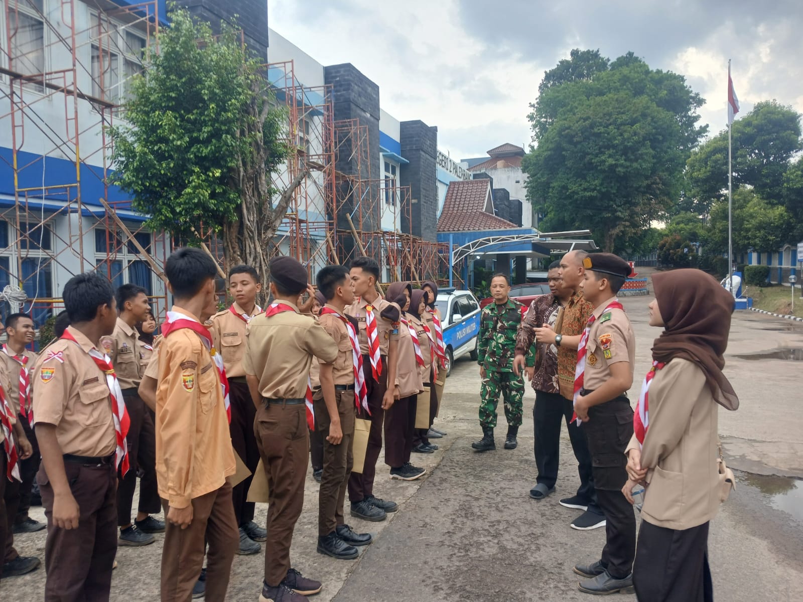 Babinsa Bukit Lama Imbau Siswa SMKN 3 Palembang Jauhi Tawuran dan Narkoba 1