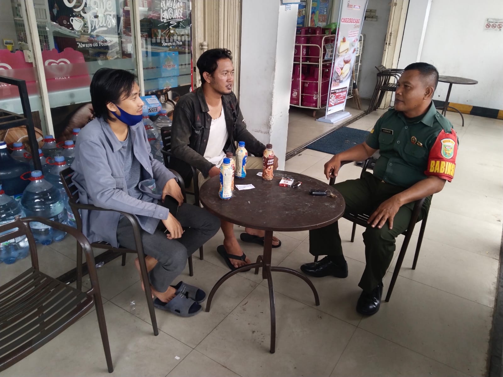 Babinsa Siring Agung Ajak Warga Jaga Kamtibmas dan Kebersihan Lingkungan 1