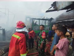Babinsa Gerak Cepat Bantu Pemadaman Kebakaran di Lorong Ogan 1 Ulu Palembang