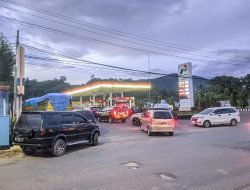 Antrean Panjang Terjadi di SPBU Jalan Tandipau, Mobil dan Truk Padati Jalanan