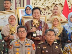 H. Derga Karenza S.P., M.M. Raih Penghargaan Inovator Sumsel 2025 Berkat Sistem Retribusi Online (ROS)