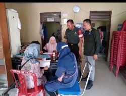 Babinsa 36 Ilir dan Perangkat Kelurahan Sosialisasikan Prosedur Baru Pencairan BLT Melalui Kantor Pos