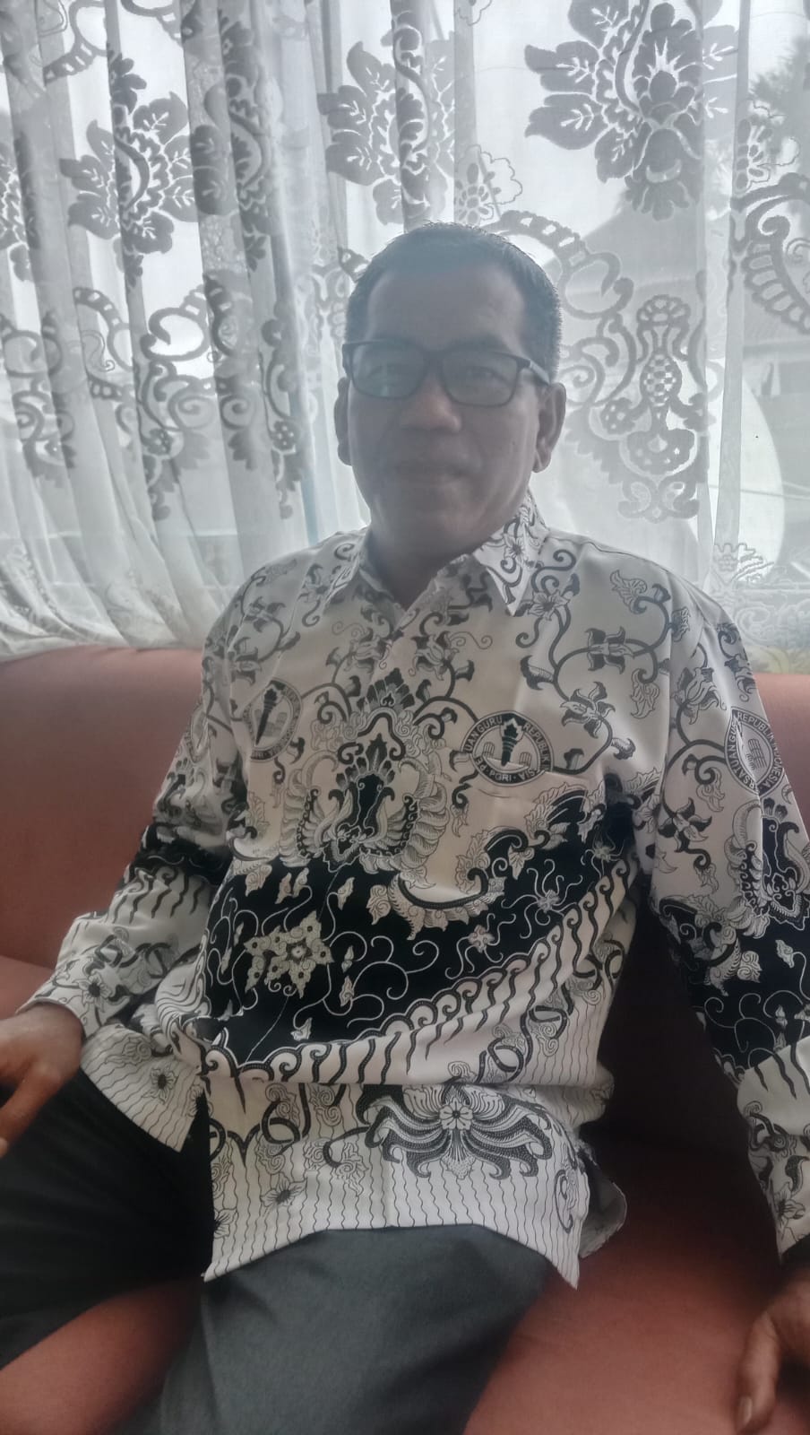 SMA Negeri 2 Batang Kapas Peringati Hari Guru 2025 dengan Suasana Haru dan Kebersamaan 1