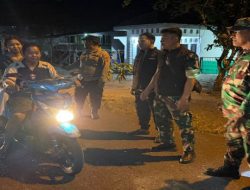 Babinsa Koramil 402- 03 Dan Warga Sp.Padang Patroli Siskamling Menjaga Linkungan Sekitarnya Bersama-Sama.