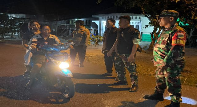 Babinsa Koramil 402- 03 Dan Warga Sp.Padang Patroli Siskamling Menjaga Linkungan Sekitarnya Bersama-Sama. 1