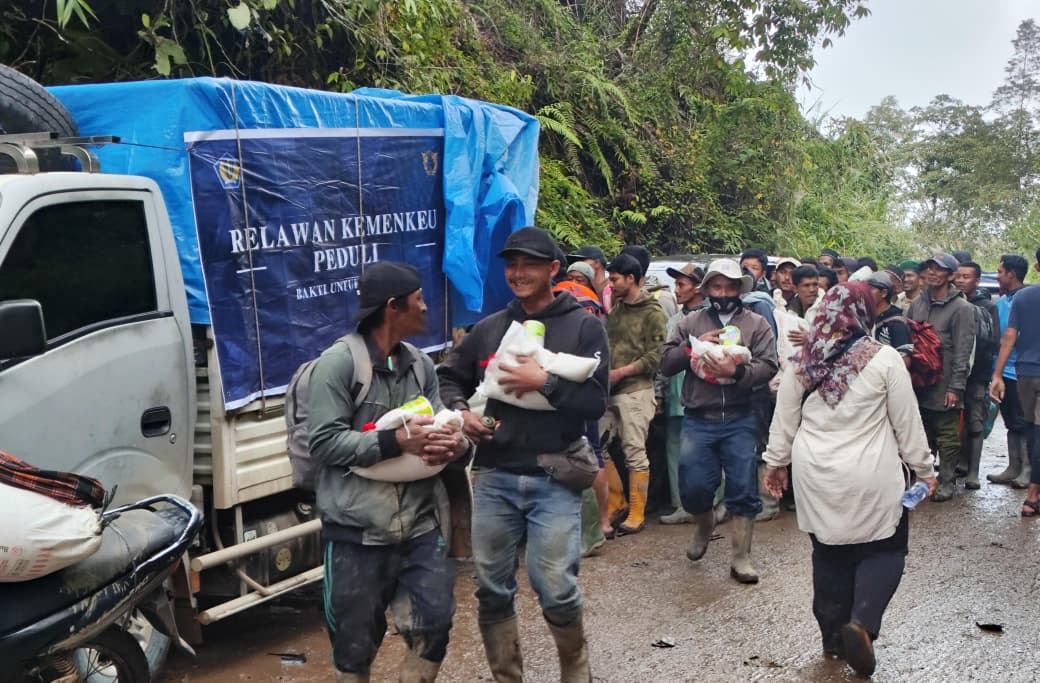 Akses Masih Terputus, Tim Relawan Kemenkeu Peduli Salurkan 1,7 Ton Beras ke Bener Meriah 1