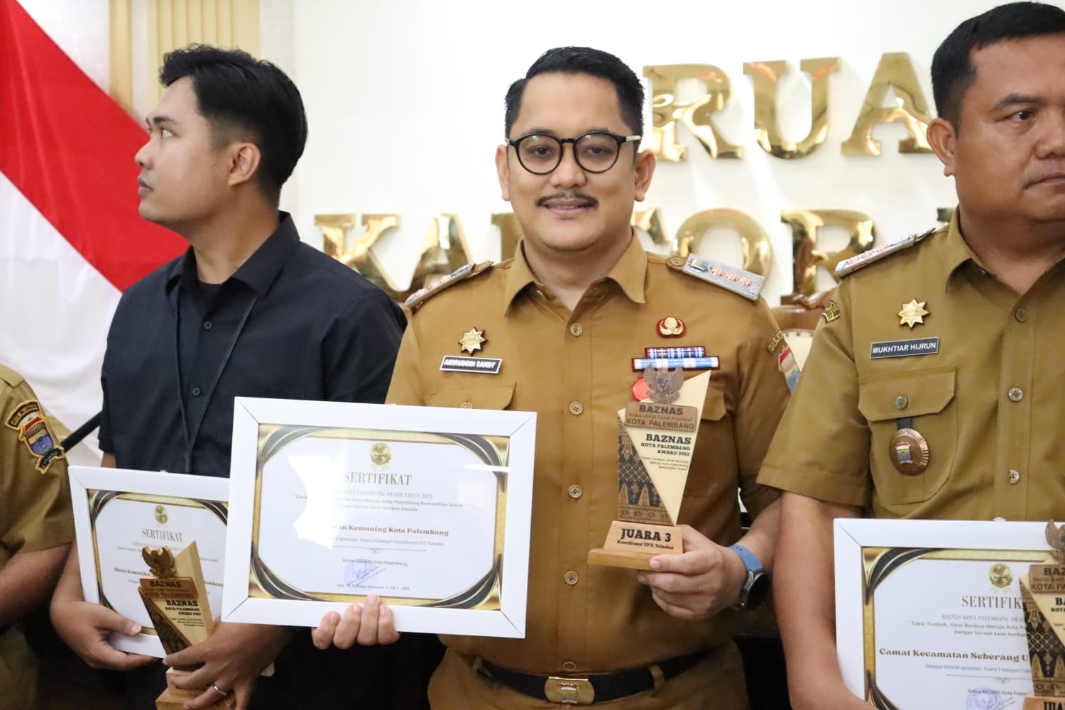 Camat Kemuning Raih Juara Unit Pengumpul Zakat Teladan Tingkat Kota Palembang 2025 2