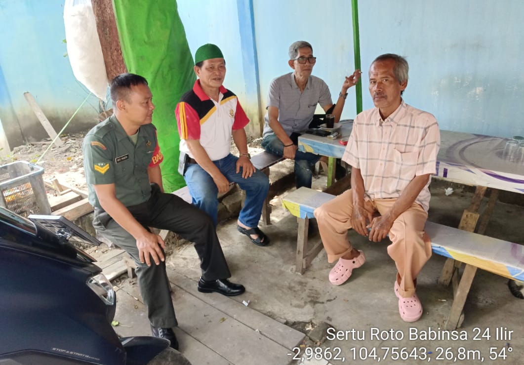 Babinsa Kelurahan 24 Ilir Ajak Warga Cegah Tawuran dan Waspadai Debit Sungai Lambidaro 1