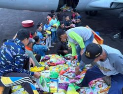 Pesawat Boeing AI-7304 TNI AU Angkut 8 Ton Bantuan Bencana dari Palembang ke Sumatera Barat