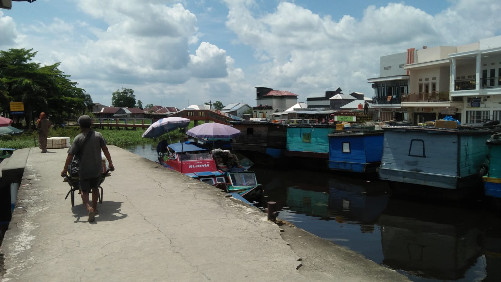 Suasana Terminal dan Pelabuhan Tulung Selapan Mulai Ramai Jelang Nataru 1