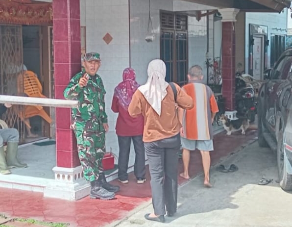 Babinsa Kemang Manis Dampingi Dinas Ketahanan Pangan dan Peternakan Kota Palembang Lakukan Vaksinasi Anti Rabies 1