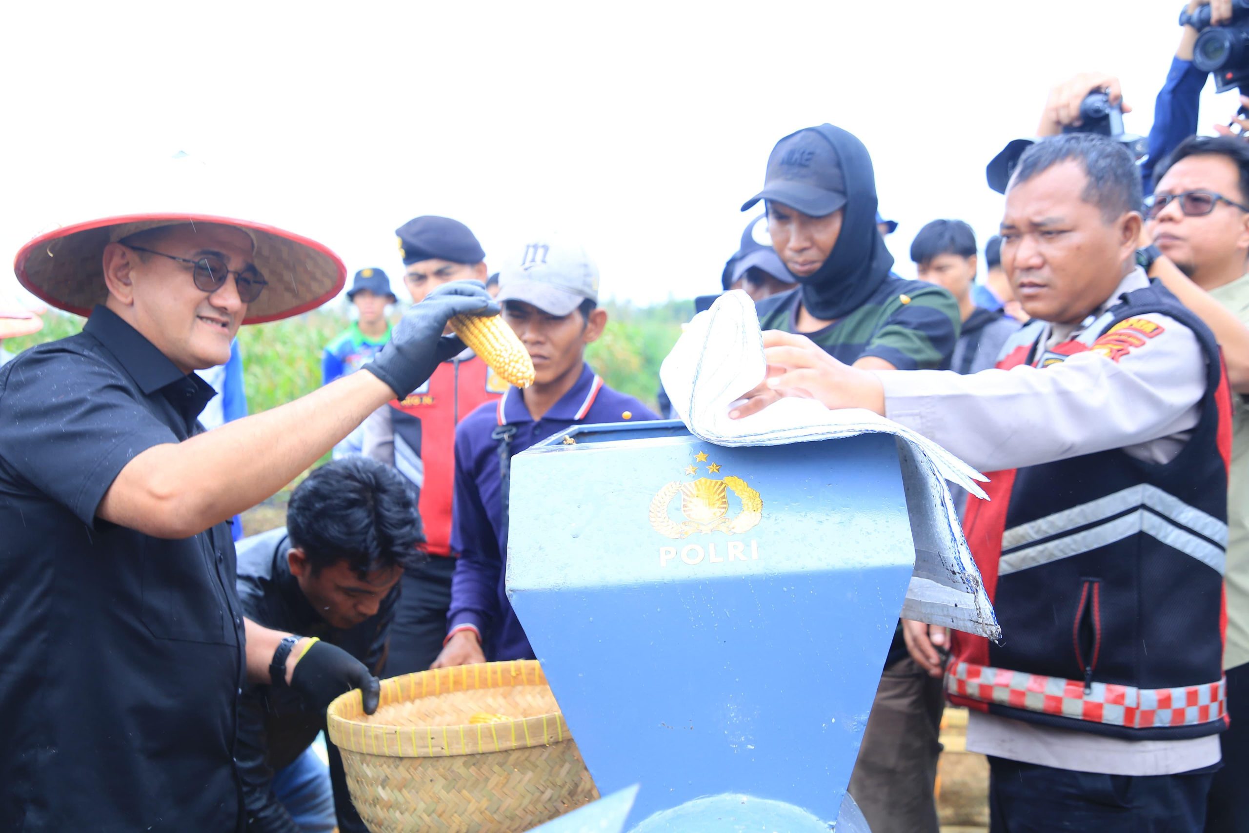 Sekda Sumsel Edward Candra dan Kapolda Sumsel Hadiri Panen Raya Jagung Serentak 1