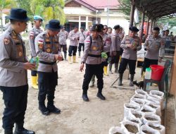 Manfaatkan Lumpur Banjir, Kapolda Aceh Serahkan 20 Ribu Karung Tanam untuk Warga Aceh Tamiang