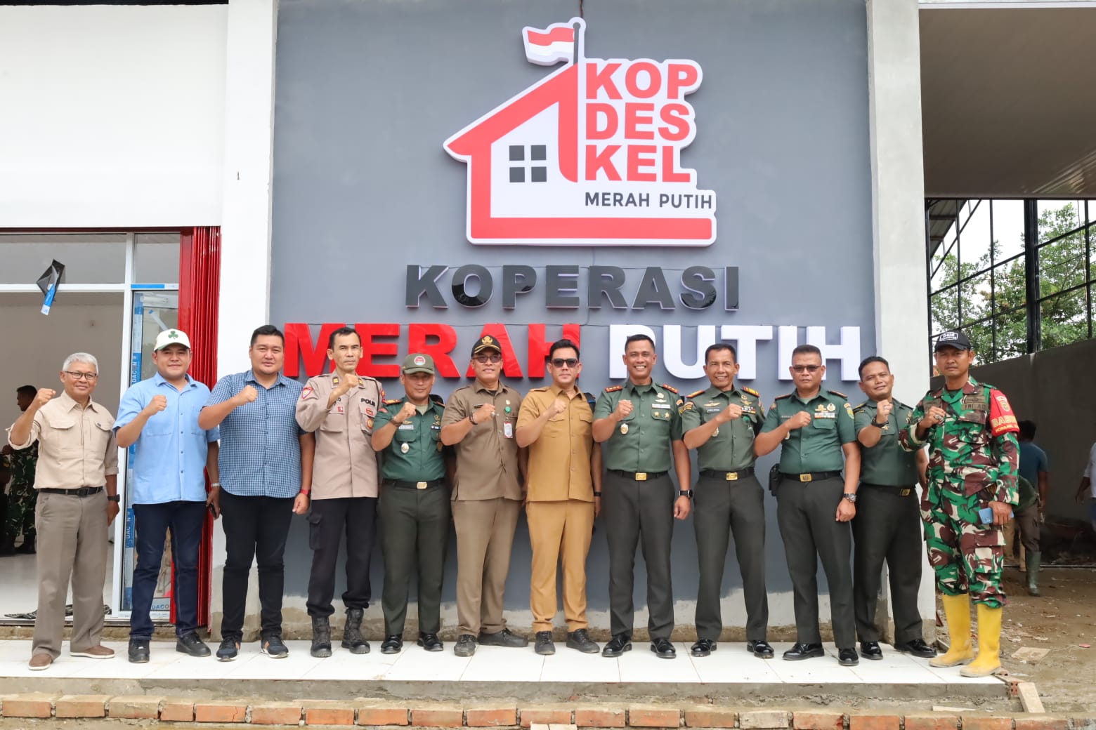 Dandim 0418/Palembang Ikuti Vicon Evaluasi Percepatan Pembangunan Bersama Wakil Panglima TNI di KDKMP Plaju Ilir 1
