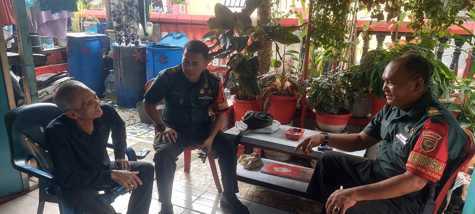 Babinsa Lebung Gajah Intensifkan Monitoring Wilayah dan Ajak Warga Jaga Kebersihan serta Keamanan 1