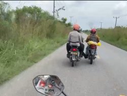Bukti Nyata Polri Hadir untuk Masyarakat, Ipda M. Aliudin SH Dan Anggota Tolong Warga Motor Mogok di Jalan Lintas
