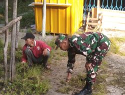Cegah Banjir di Musim Hujan, Babinsa 28 Ilir Turun Tangan Bersama Warga Bersihkan Drainase