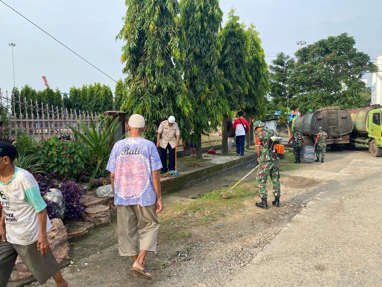 Semangat Ramadan, Koramil 418-05 Lemabang Gelar Aksi Bersih Masjid 2