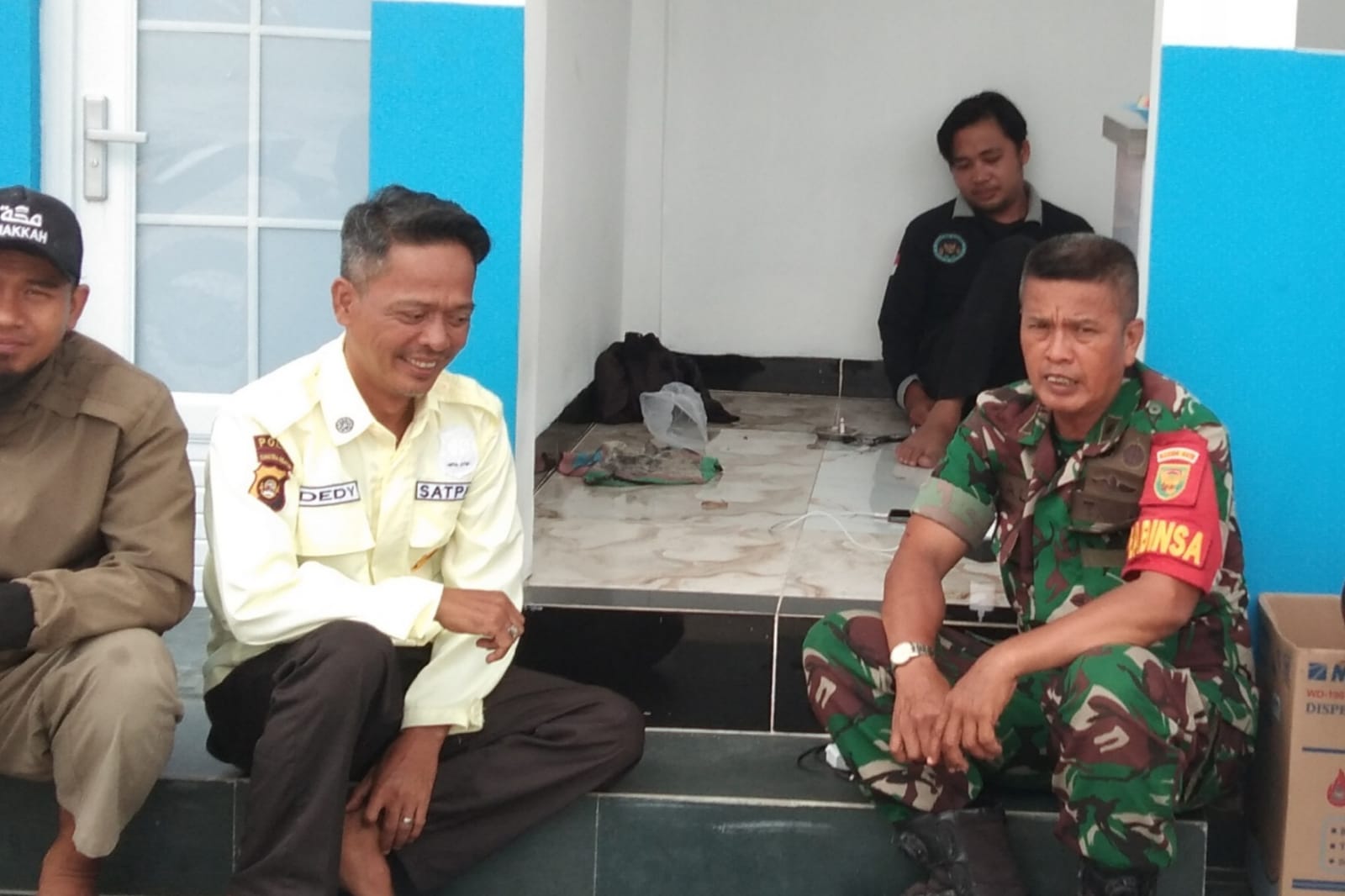 Babinsa Karyamulya Intensifkan Komsos, Security Perumahan Kesuma Permai Diminta Perketat Pengawasan 1