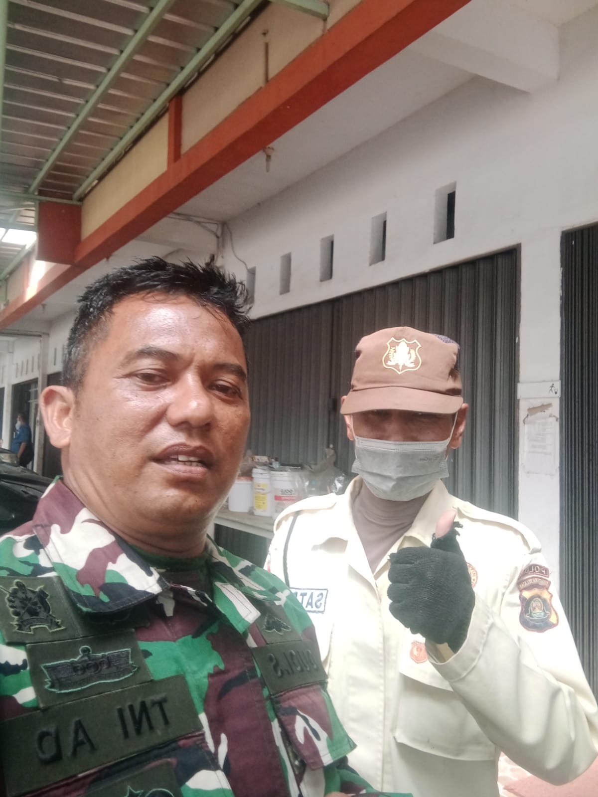 Babinsa Sako Baru Koramil 418-08/Sako Intensifkan Patroli dan Komsos, Imbau Security Tingkatkan Kewaspadaan 1
