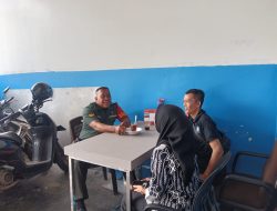 Babinsa Srimulya Koramil 418-08/Sako Sertu Suendi Komsos Bersama Warga, Perkuat Silaturahmi dan Kamtibmas