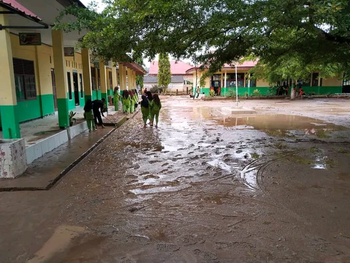 MTSN 6 Pesisir Selatan di Batang Kapas Kembali Terdampak Banjir, Aktivitas Belajar Terganggu 2