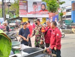 Cegah Kemacetan dan Jaga Ketertiban, Babinsa Kuto Batu Koramil 418-05/Lemabang Humanis Tertibkan Parkir di Jalan Dr. M Isa