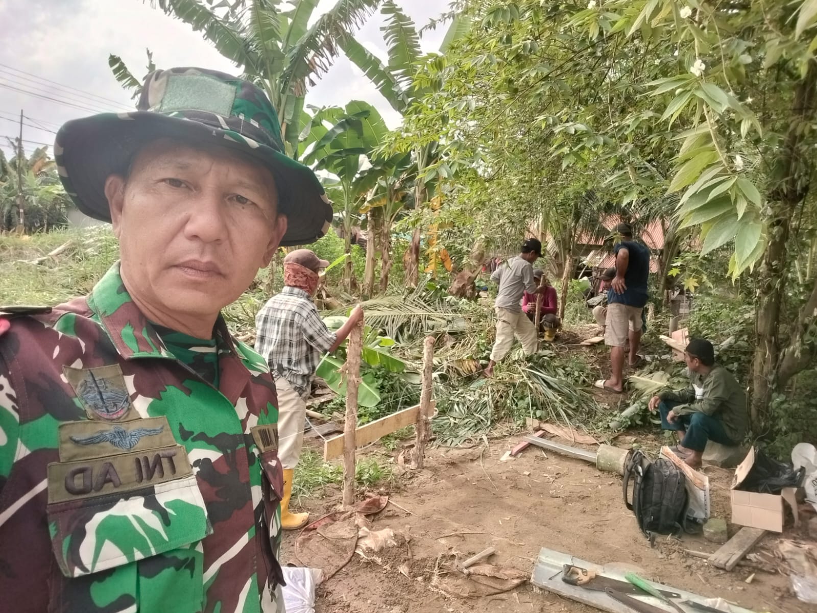 Babinsa Sei Selayur Koramil 418-05/Lemabang Kawal Pembangunan Koperasi Merah Putih, Pastikan Program Berjalan Tepat Sasaran 1
