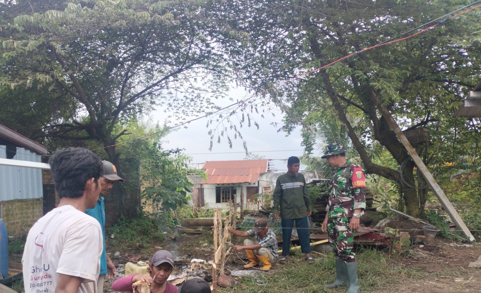 Babinsa Sei Selayur Koramil 418-05/Lemabang Kawal Pembangunan Koperasi Merah Putih, Pastikan Program Berjalan Tepat Sasaran 2