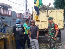 Babinsa 19 Ilir Laksanakan Komsos Bersama Pekerja PUPR, Dukung Kebersihan Kota Palembang