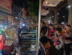 Operasi Pekat Musi 2026: Polrestabes Palembang Sita Puluhan Botol Miras Ilegal di Jalan Perindustrian