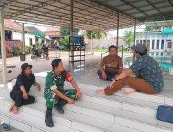 Jelang Ramadan, Babinsa Demang Lebar Daun Koramil 418-02/Pakjo Perkuat Silaturahmi dan Imbau Jaga Kebersihan Masjid