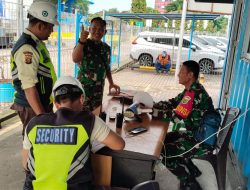 Tingkatkan Kewaspadaan Siang dan Malam, Babinsa Lawang Kidul Koramil 418-05/Lemabang Komsos dengan Security PT Pelindo