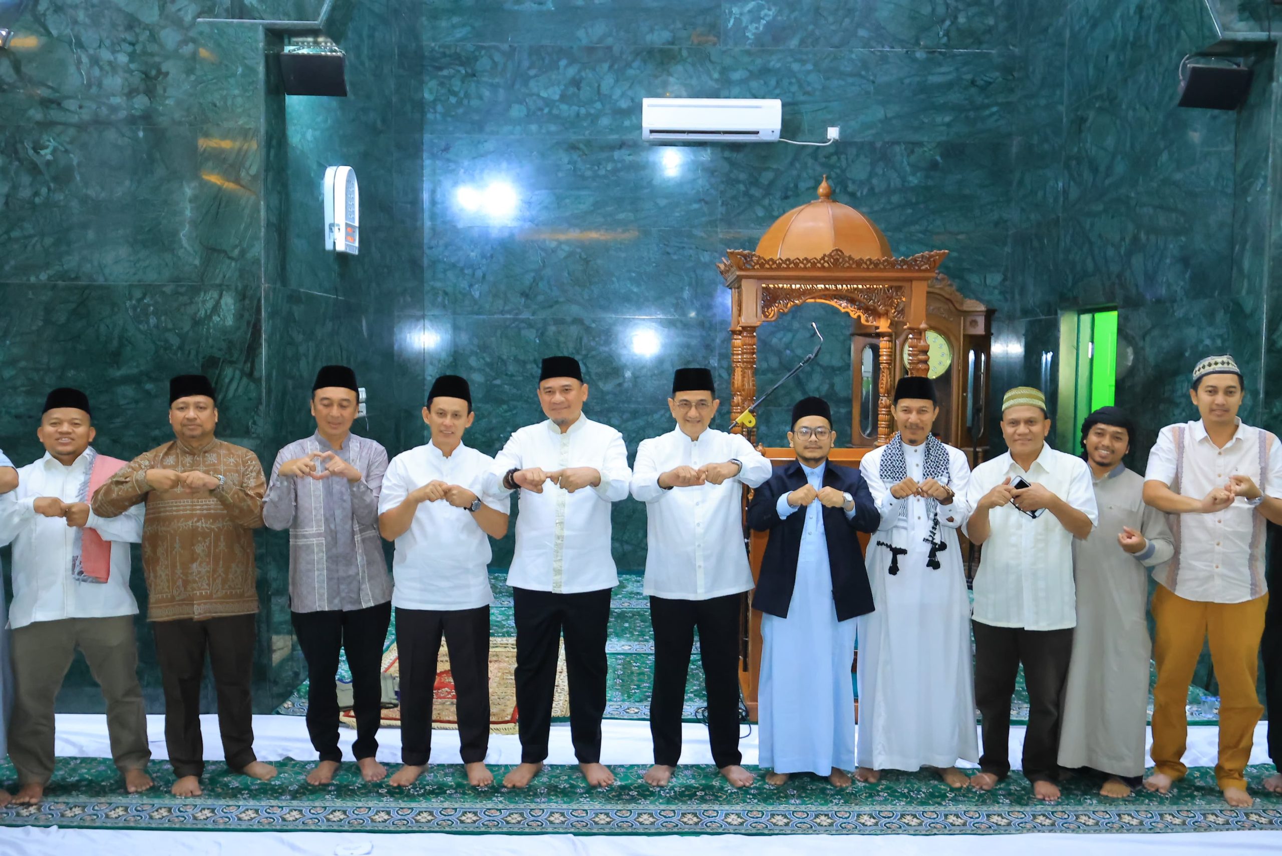 Sekda Edward Candra Hadiri Pengajian Ramadan, Perkuat Sinergi Pemprov dan DPRD Sumsel 1