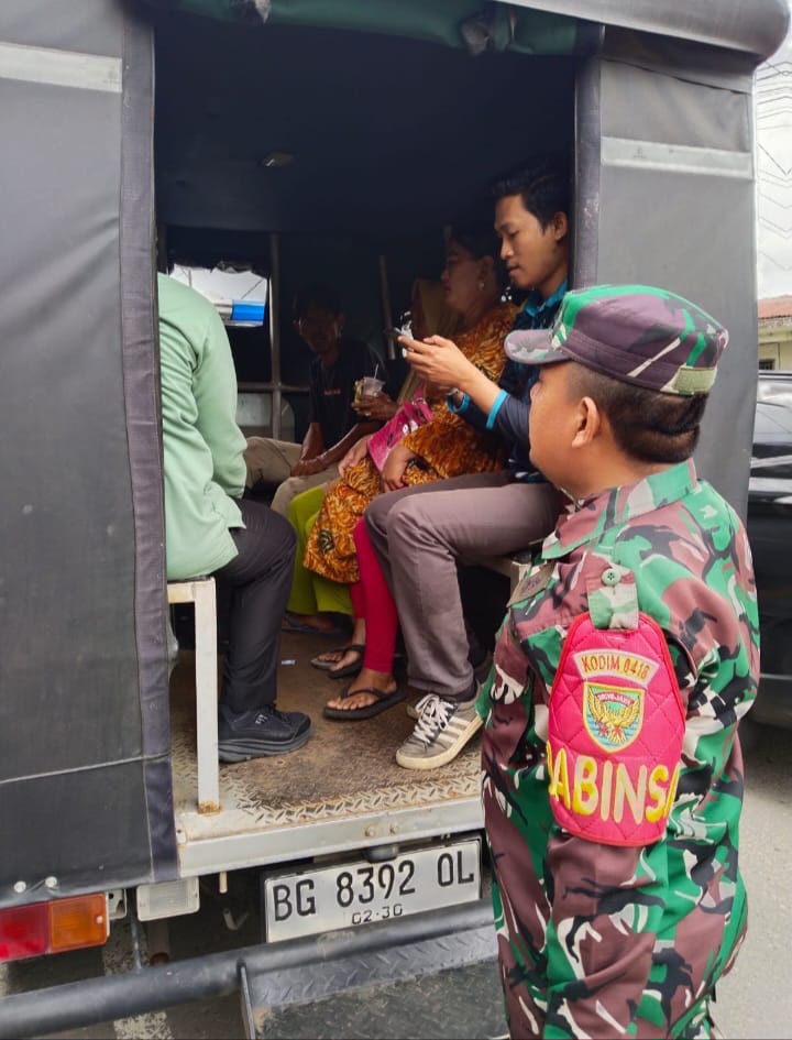 Respons Cepat Babinsa 22 Ilir Koramil 418-02/Pakjo , Warga ODGJ Dievakuasi ke RS Jiwa Ernaldi Bahar 1