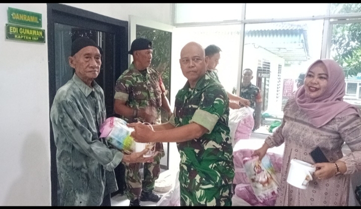 Koramil 418-01/Makrayu dan Nandriani Octarina Berbagi Sembako, Wujud Kepedulian di Bulan Ramadhan 3