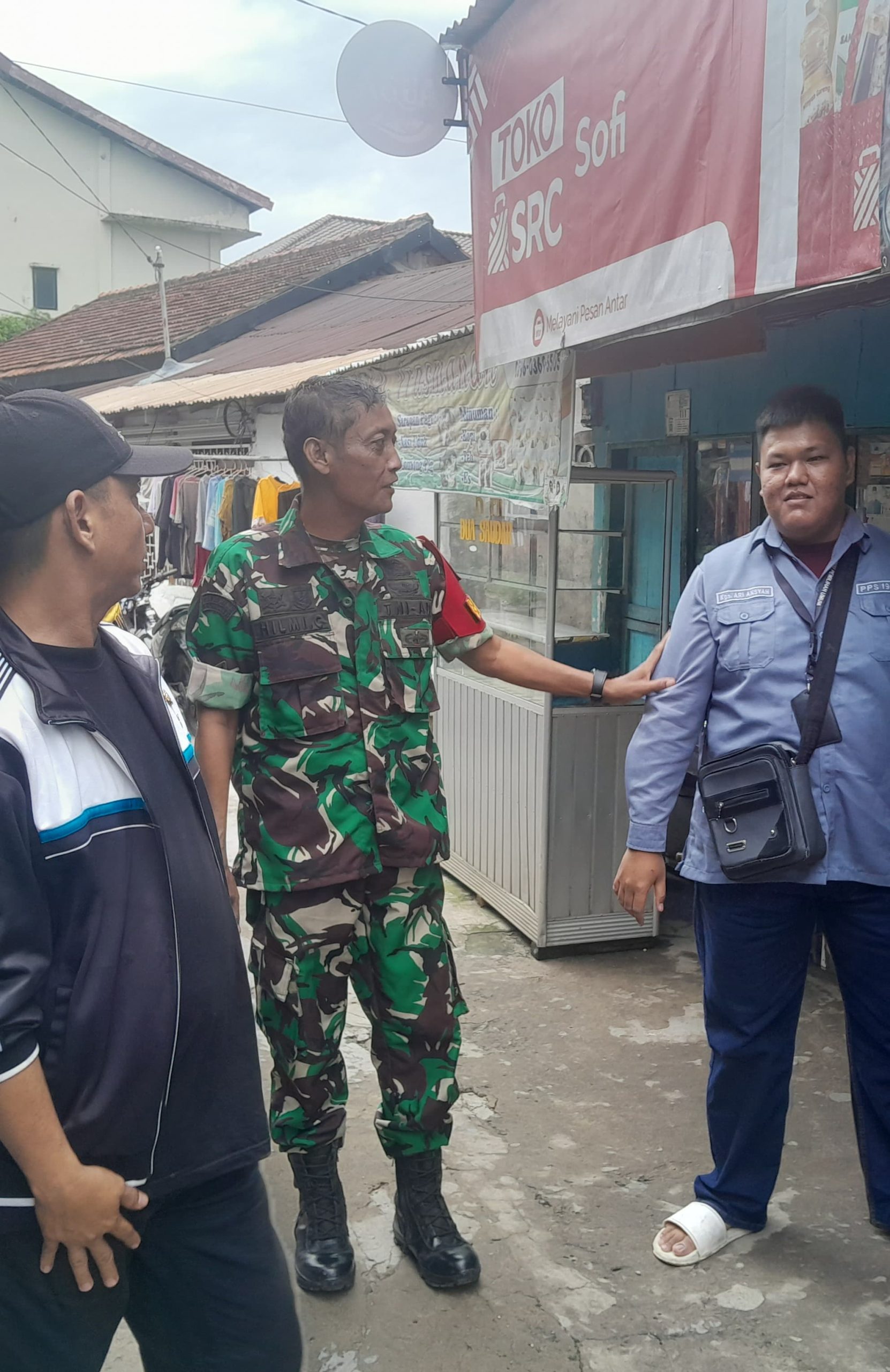 Babinsa 19 Ilir Koramil 418-02/PakjoTegaskan Pentingnya Gotong Royong dan Keamanan Kampung di Bulan Ramadan 1